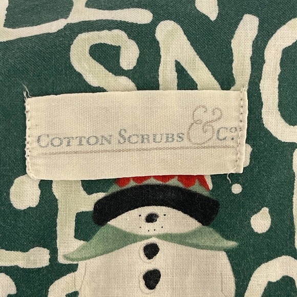 Cotton Scrubs Let‎ it Snow Print Scrub Top V Neck Medium Pre-owned - Picture 4 of 6